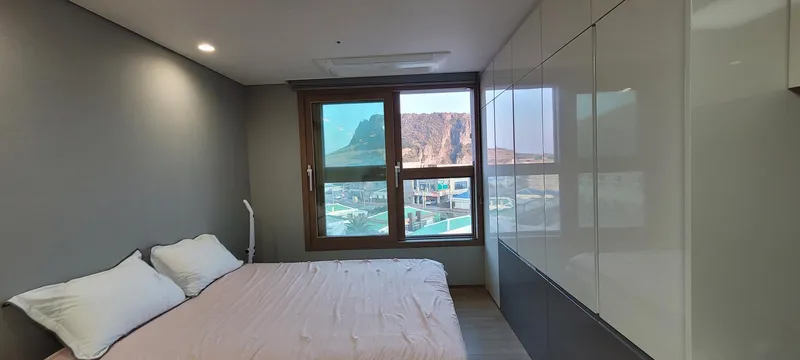 [Seongsan, Seogwipo] Spacious studio with a panoramic view of Seongsan Ilchulbong and the sea 35