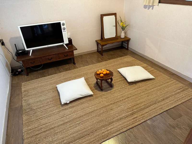 [Hangyeong, Jeju] A well-lit, emotional, and independent house near Panpo Port that also shares a hanok annex 58