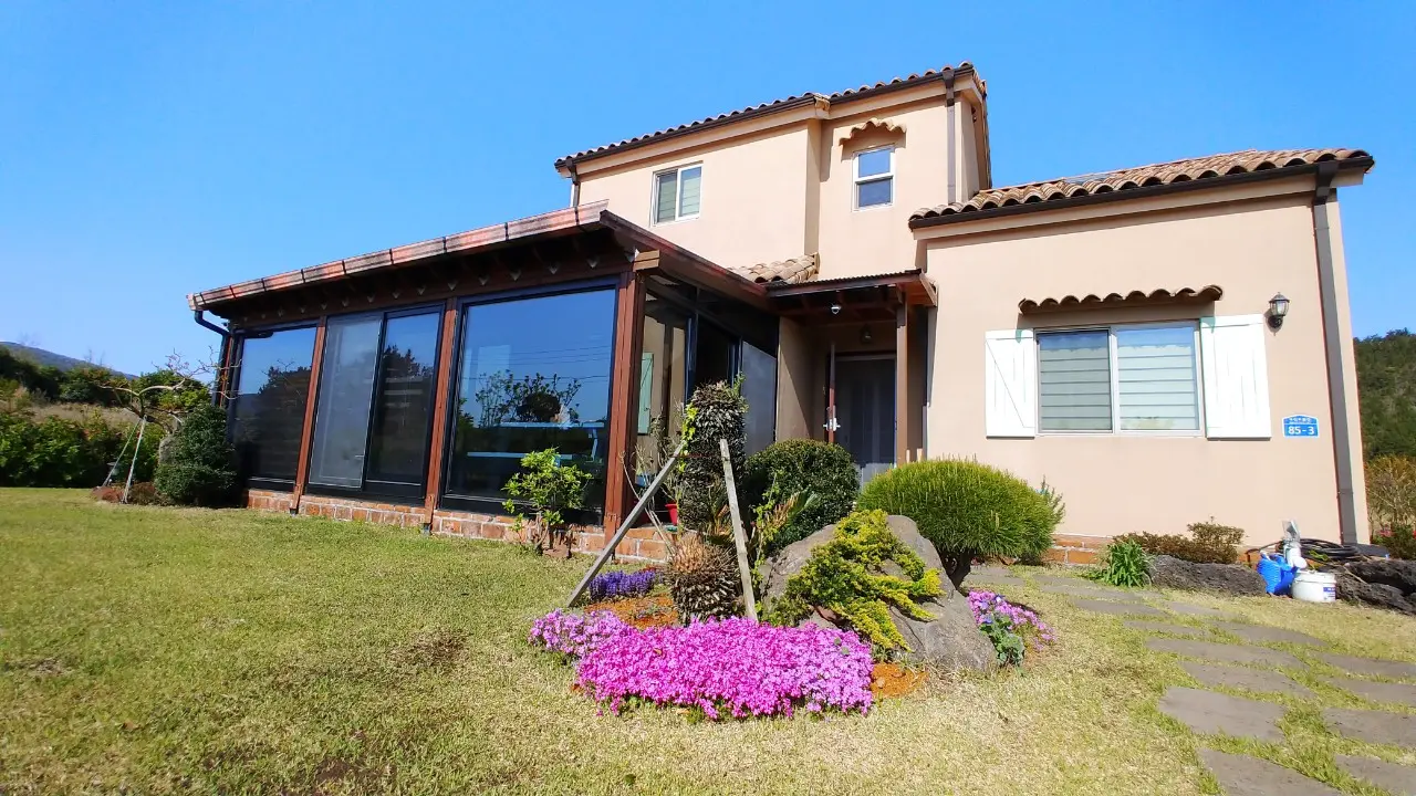 Jeju Jochon walkable & forest retreat & with a yard House 2BR & sleeps 2 2nd floor of a country house in Seonheul-ri World Natural Heritage Village Cover Photo