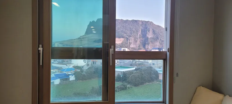 [Seongsan, Seogwipo] Spacious studio with a panoramic view of Seongsan Ilchulbong and the sea 42