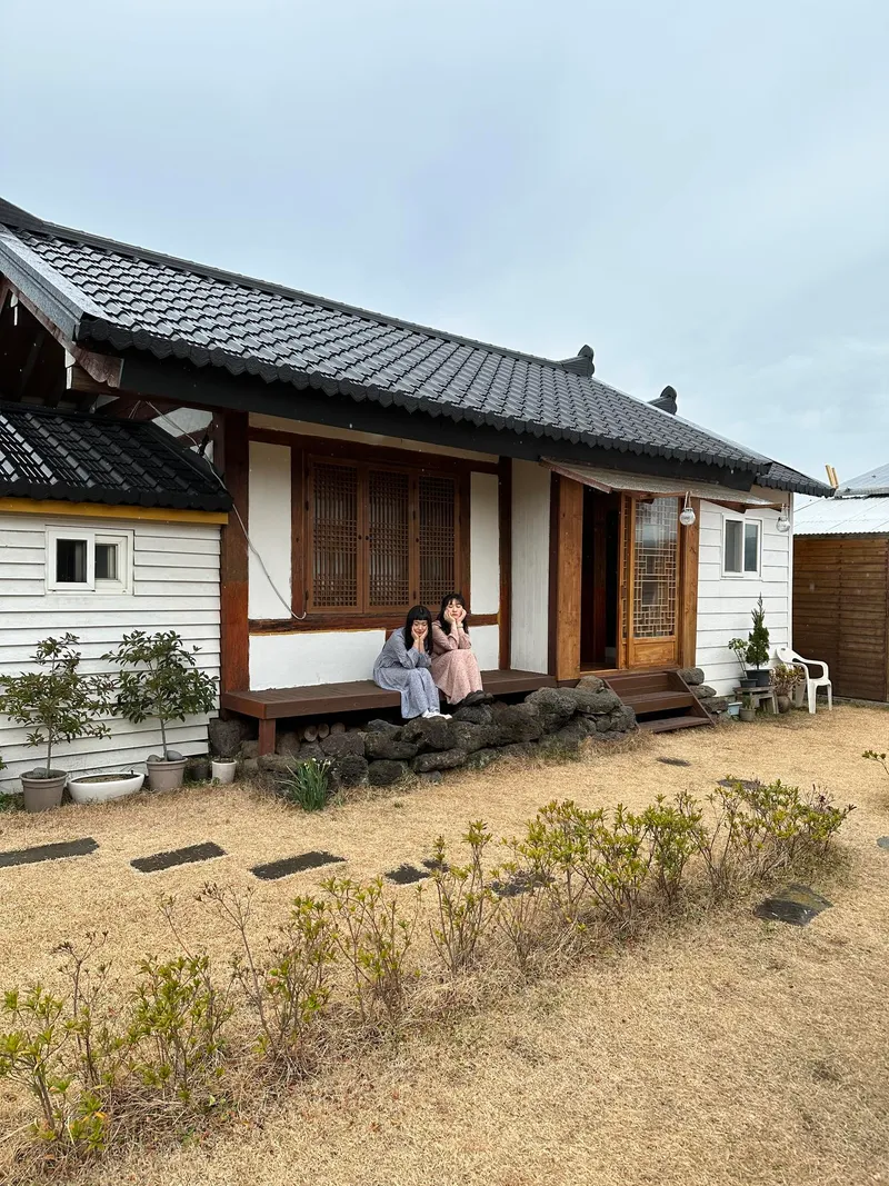[Hangyeong, Jeju] A well-lit, emotional, and independent house near Panpo Port that also shares a hanok annex 57