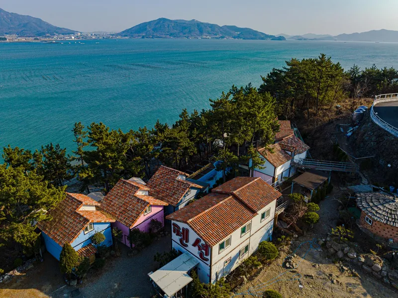 [Sacheon] A quiet village with a sea view and a duplex structure pension 18