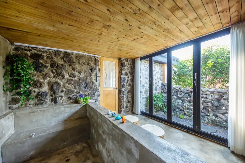 [Aewol, Jeju] Gu-eom-ri Dol-yeom-jeon Aewol Coastal Road, Jeju Dol-dam Old House, Independent Pine Tree House 35