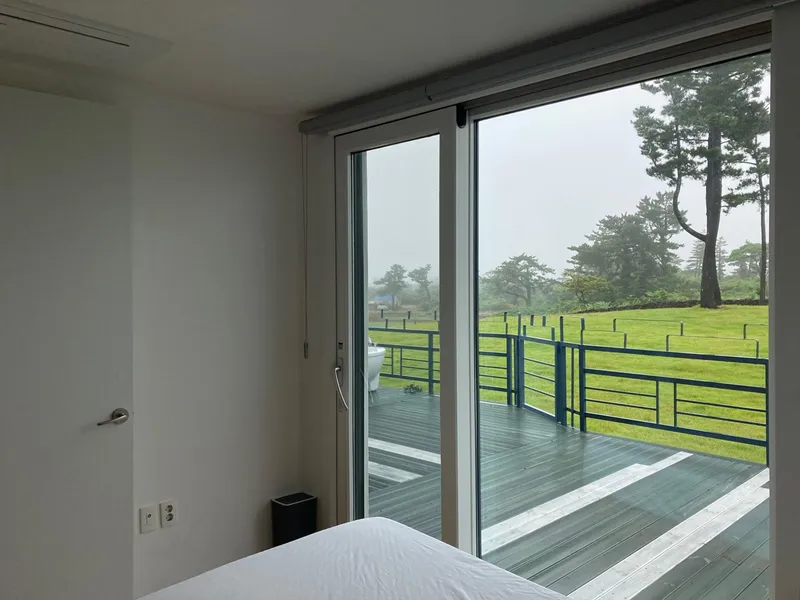 [제주 한경] 애월 신창풍차해안 한라산뷰 드넓은 잔디마당 복층독채 9동 23