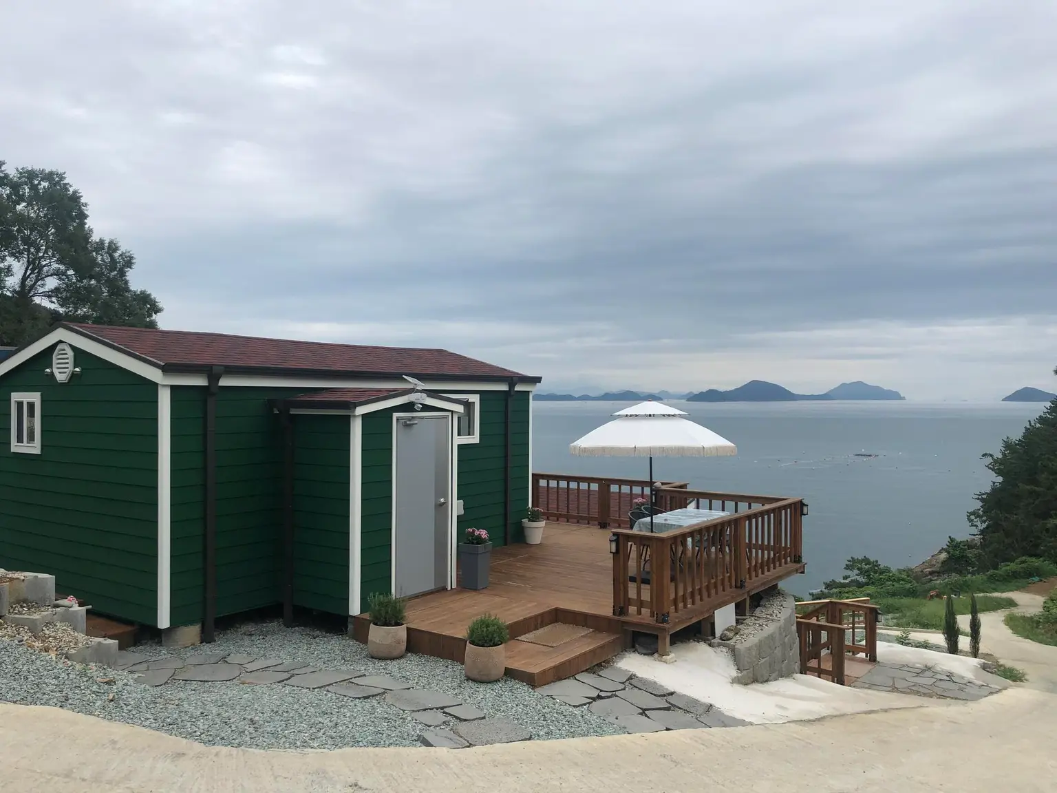 Tongyeong, Gyeongnam Sunrise Ocean View One Room Pension on the Beautiful Island of Chudo - main image