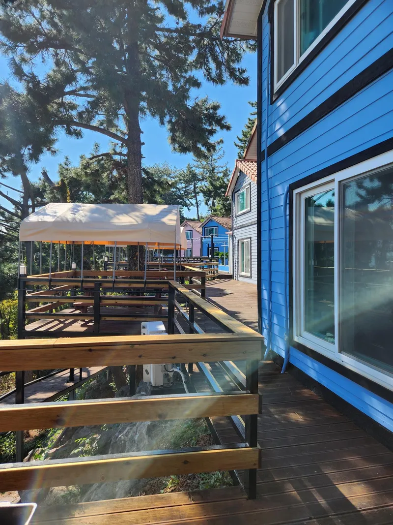 [Sacheon] A quiet village with a sea view and a duplex structure pension 2