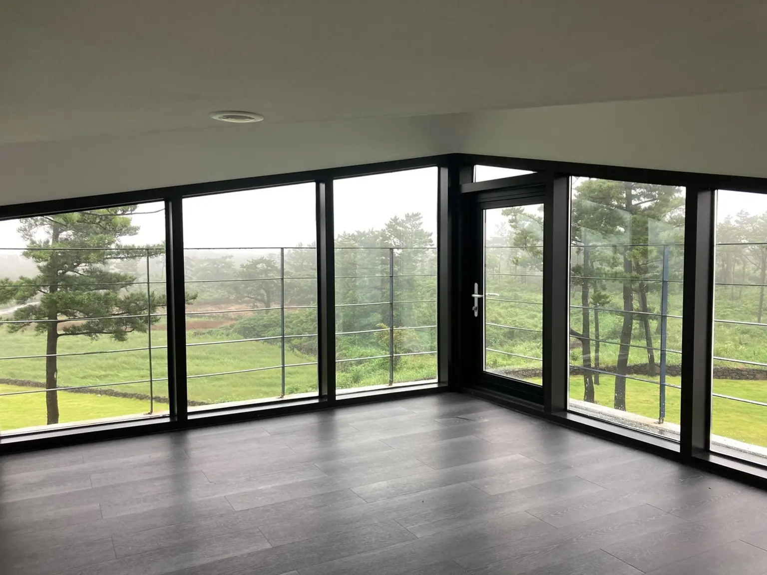 Jeju Hankyung Aewol Shinchang Windmill Coast Hallasan View Wide Lawn Yard Two-story Independent House 9 Buildings - main image