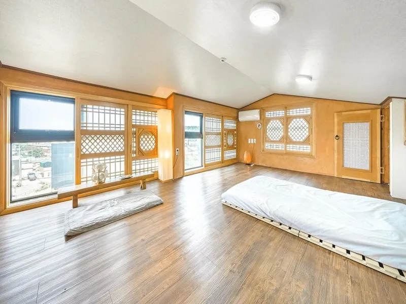 [Gijang, Busan] Ocean view modern hanok pension, 3rd floor, room 302, within 10 minutes walk from Songjeong Beach 4