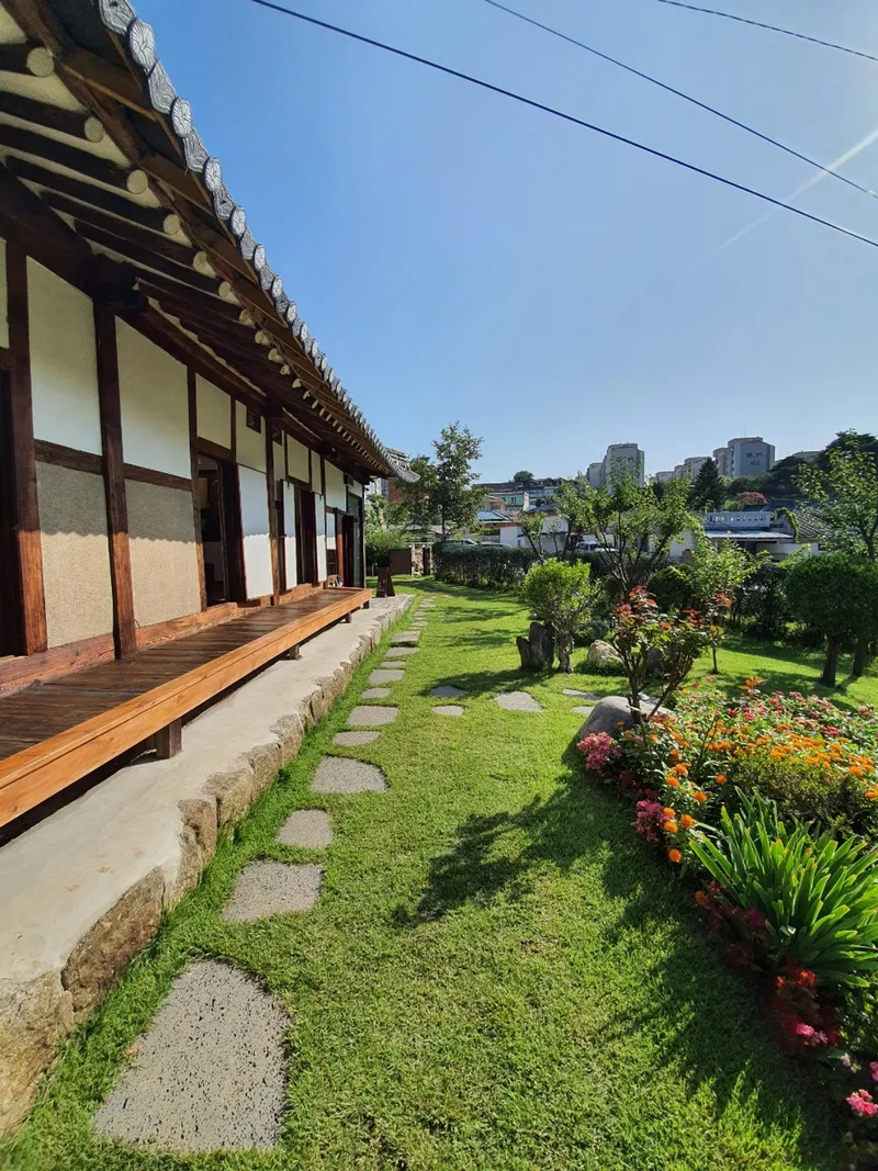 [Gangneung] 3-room Hanok detached house with a 100-pyeong wide yard 82