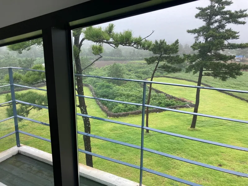 [제주 한경] 애월 신창풍차해안 한라산뷰 드넓은 잔디마당 복층독채 9동 2