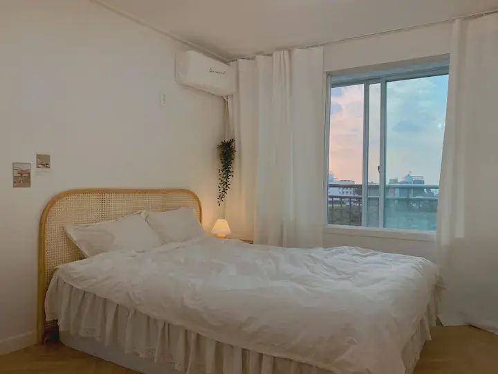 Jeju A two-room villa in a complex near Hallim Hyeopjae Beach on the west side of Jeju Island - main image