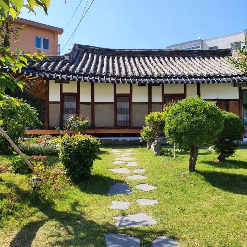 [Gangneung] 3-room Hanok detached house with a 100-pyeong wide yard 54