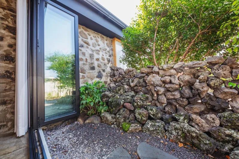 [Aewol, Jeju] Gu-eom-ri Dol-yeom-jeon Aewol Coastal Road, Jeju Dol-dam Old House, Independent Pine Tree House 46