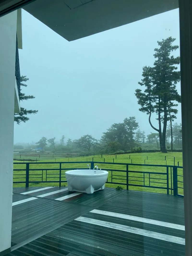 [제주 한경] 애월 신창풍차해안 한라산뷰 드넓은 잔디마당 복층독채 9동 19