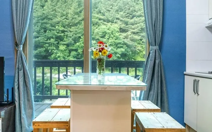 [Pyeongchang] Forest pension complex with a large garden with a stream running through it, 4-person room 4