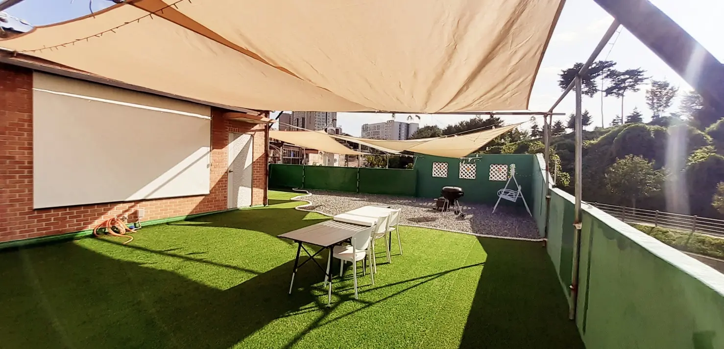 Gyeonggi Pyeongtaek Monkey House with BBQ and movies - main image