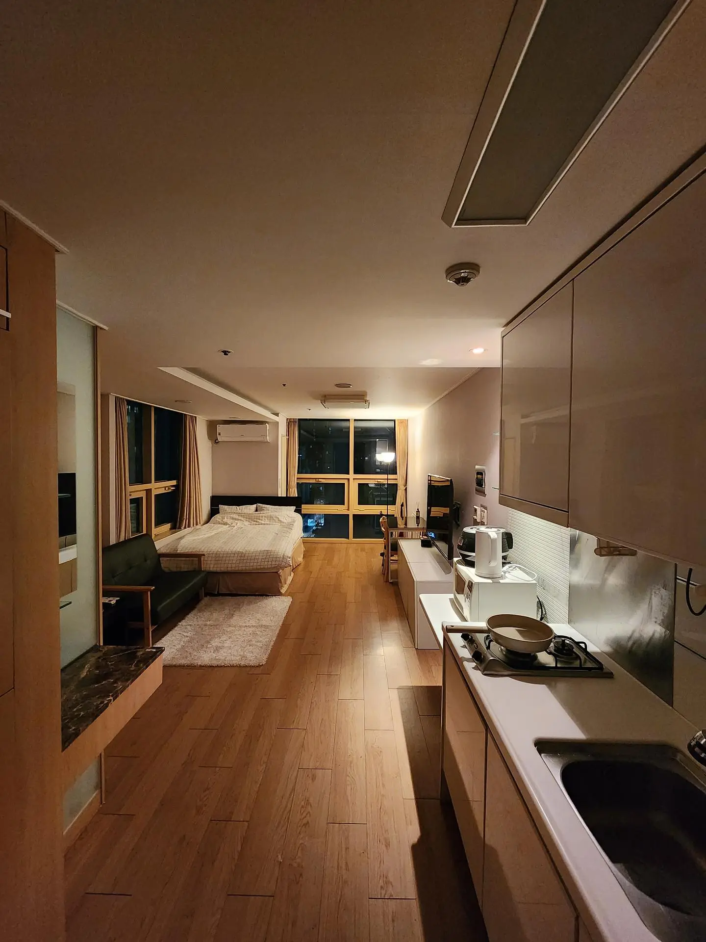 Seoul Gangnam Night view city view one-room officetel 2 minutes from exit 4 of Seolleung Station - main image