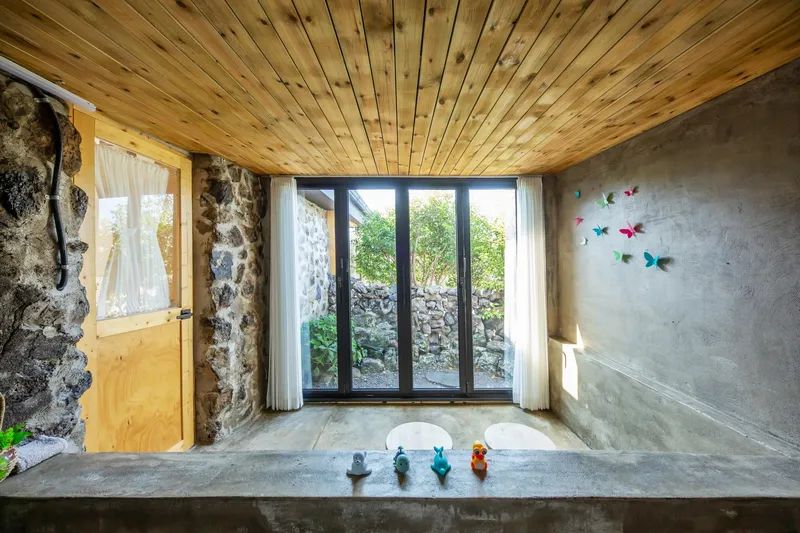 [Aewol, Jeju] Gu-eom-ri Dol-yeom-jeon Aewol Coastal Road, Jeju Dol-dam Old House, Independent Pine Tree House 36