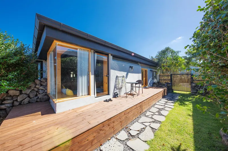 [Aewol, Jeju] Gu-eom-ri Dol-yeom-jeon Aewol Coastal Road, Jeju Dol-dam Old House, Independent Pine Tree House 49