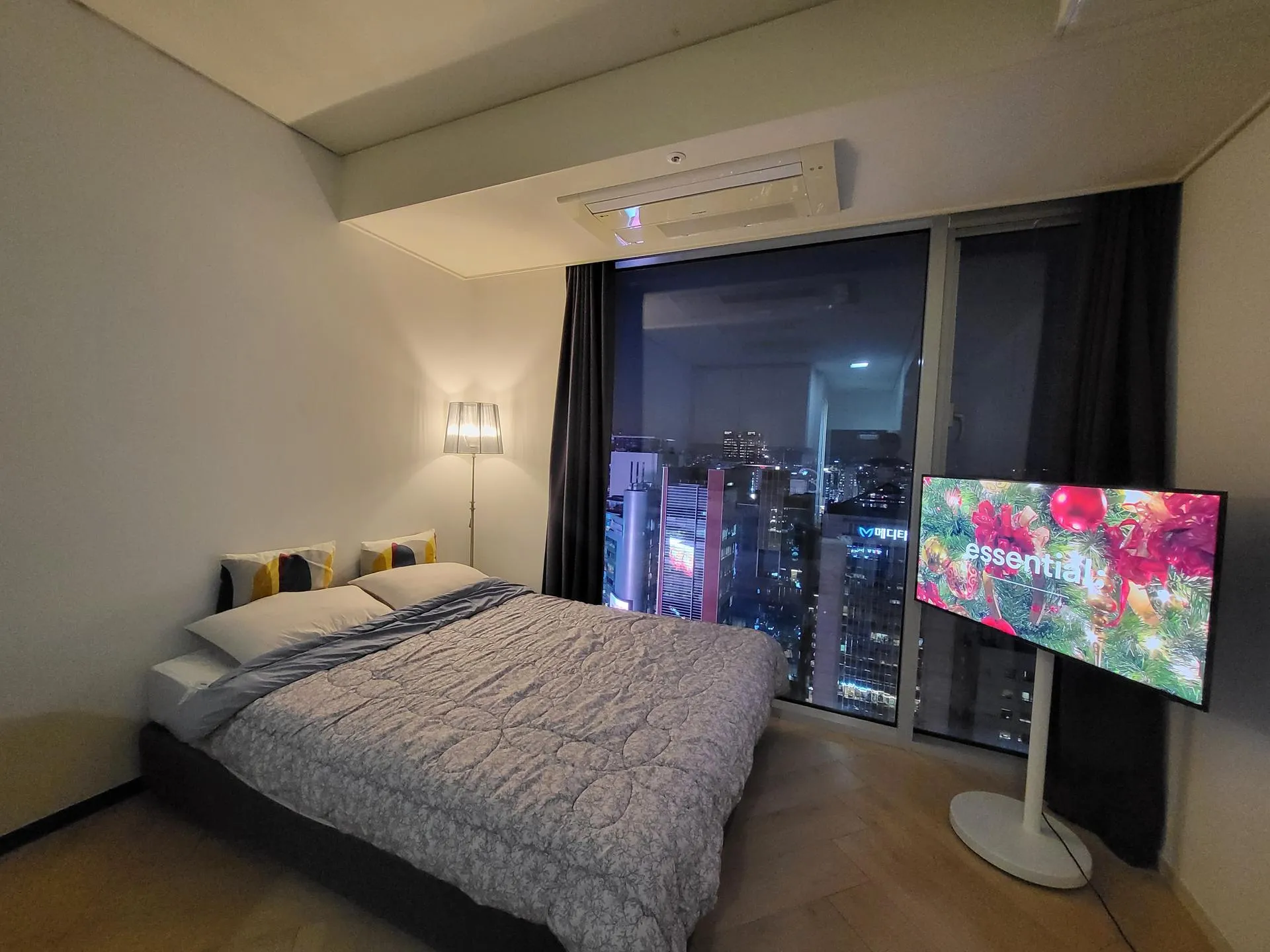 Yeoksam-dong City View One-Bedroom Apartment