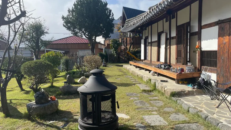 [Gangneung] 3-room Hanok detached house with a 100-pyeong wide yard 93