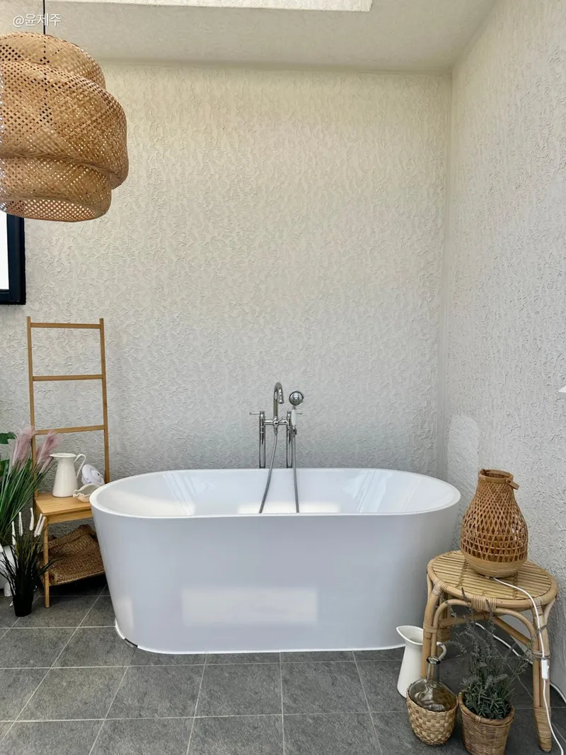 [Namwon, Seogwipo] A newly built two-story two-room detached house with an outdoor bathtub overlooking the rice fields on the 4th Olle Trail 28