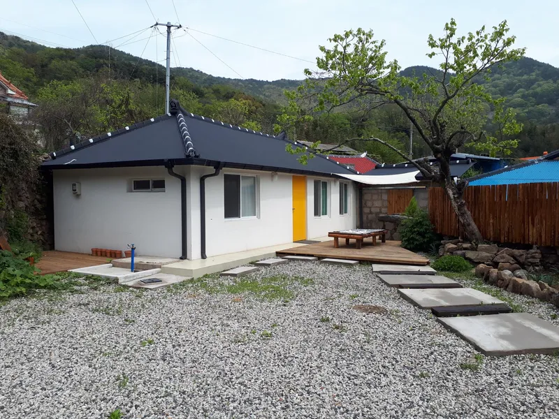 [Namhae] Pretty country house with yellow rafters and a yard, private stay #PetFriendly 8