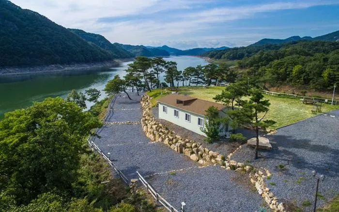 [Jecheon] Pension with Cheongpungho Lake right in front #Individual spa available #Swan 15