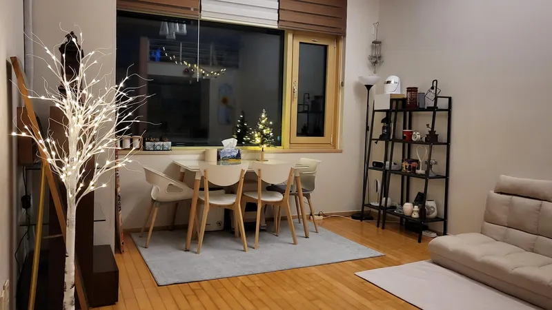 [Seongnam] A two-story healing house with a forest view, 3 minutes from Bundang Seohyeon Station. 30