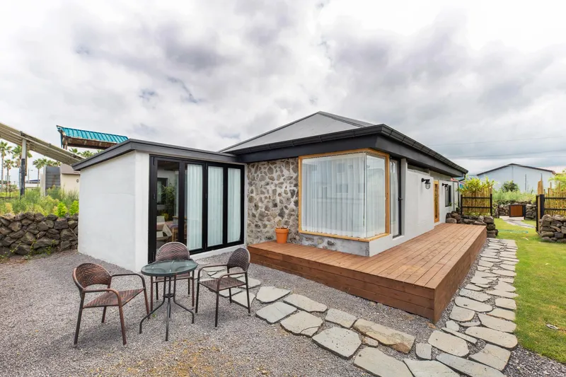 [Aewol, Jeju] Gu-eom-ri Dol-yeom-jeon Aewol Coastal Road, Jeju Dol-dam Old House, Independent Pine Tree House 71