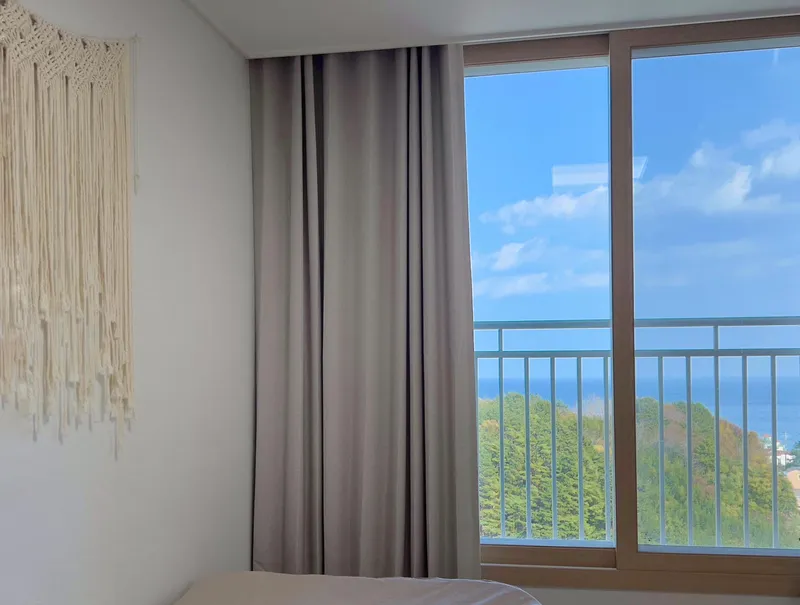 [Gangneung] Full ocean view from all rooms, 35 pyeong, 3 rooms/8 people/2-minute walk to the sea 24