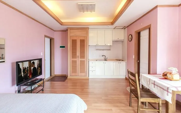 [Jecheon] Pension with Cheongpungho Lake right in front #Individual spa available #Swan 6