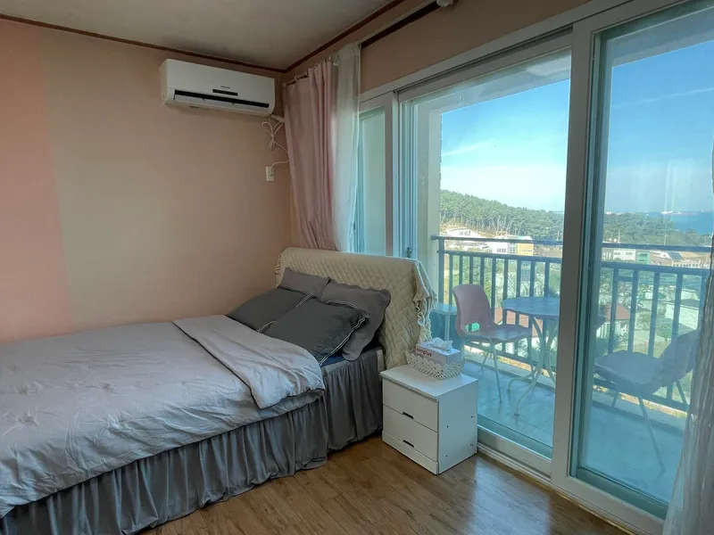 [Ulju, Ulsan] 3rd floor pink 1st pension with ocean view, 5 minutes walk from Ganjeolgot 2