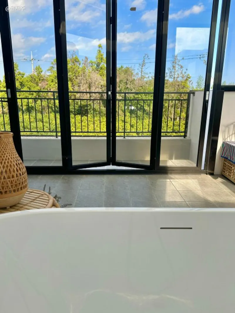 [Namwon, Seogwipo] A newly built two-story two-room detached house with an outdoor bathtub overlooking the rice fields on the 4th Olle Trail 27