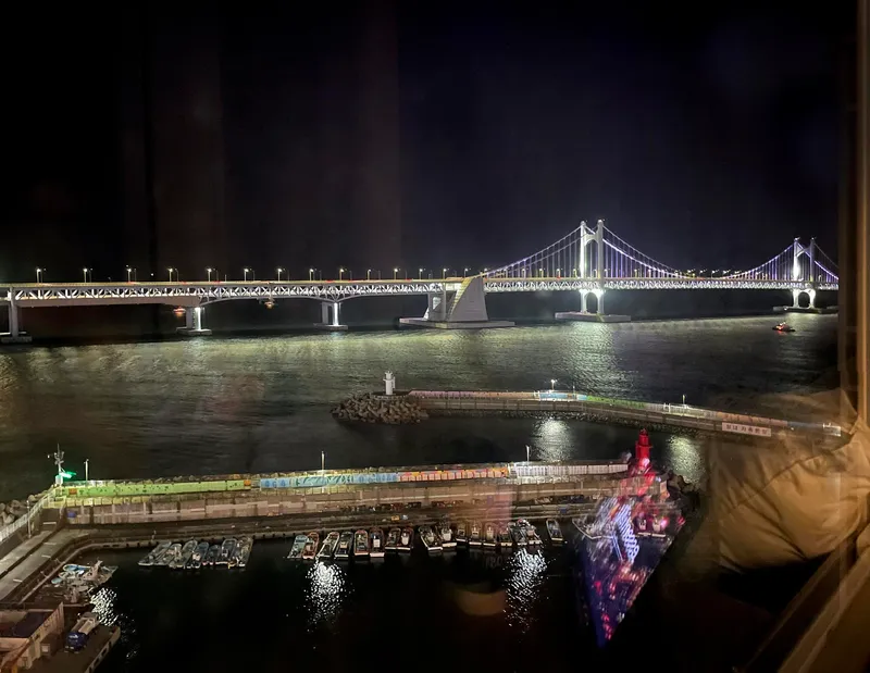 [Suyeong, Busan] #Gwangan Bridge #Full Ocean View #High-Rise #Luxury Apartment #1 Second from the Beach #Healing Accommodation 24
