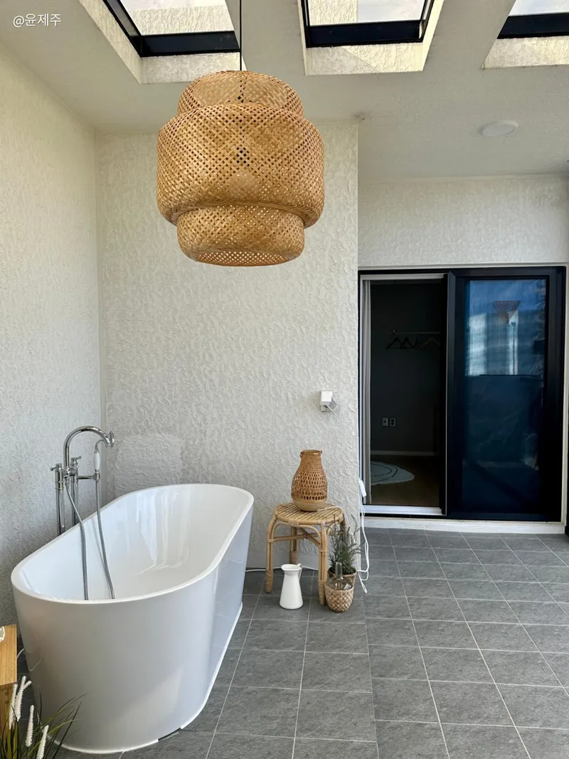 [Namwon, Seogwipo] A newly built two-story two-room detached house with an outdoor bathtub overlooking the rice fields on the 4th Olle Trail 26