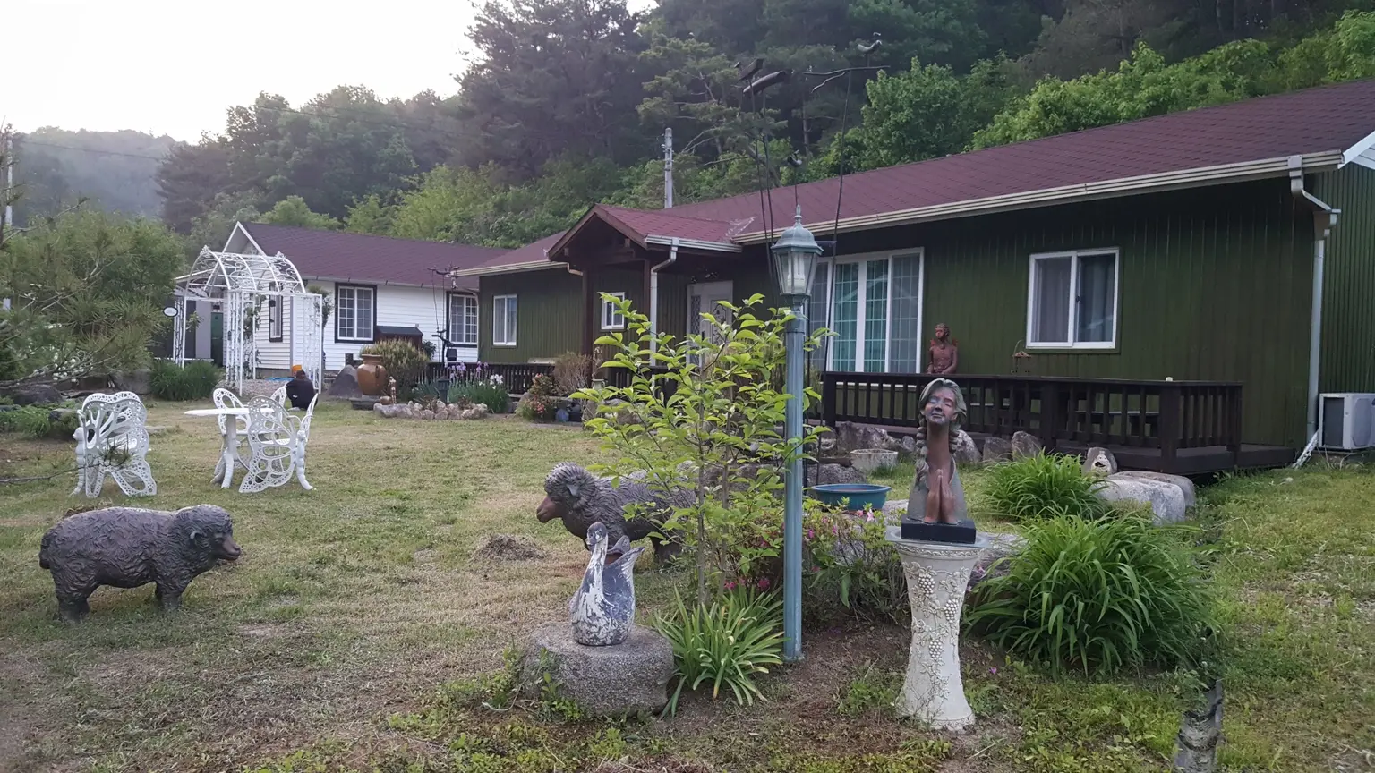 Gyeongbuk Yeongju Outdoor footbath water playground in the forest, grass yard, full of phytoncide, 38 pyeong - main image