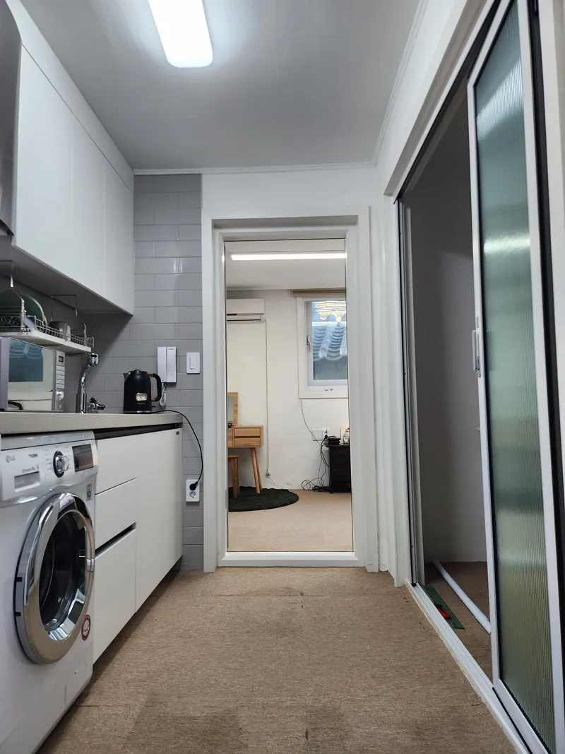 [Jongno, Seoul][Seoul Seochon] Adamchae 2nd floor, 5 minutes walk from the station 6