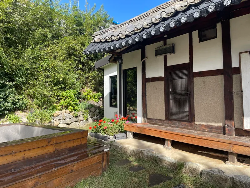 [Gangneung] 3-room Hanok detached house with a 100-pyeong wide yard 91
