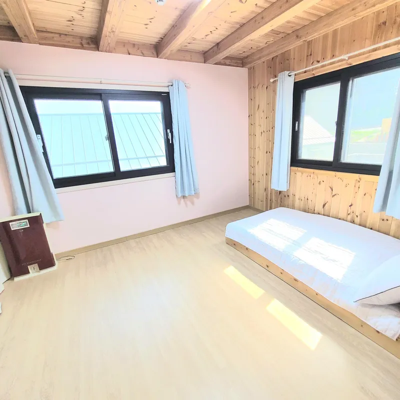 [Yangyang] Jumunjin, 5 minutes from the beach, 350 pyeong building, 50 pyeong 2nd floor detached house 24