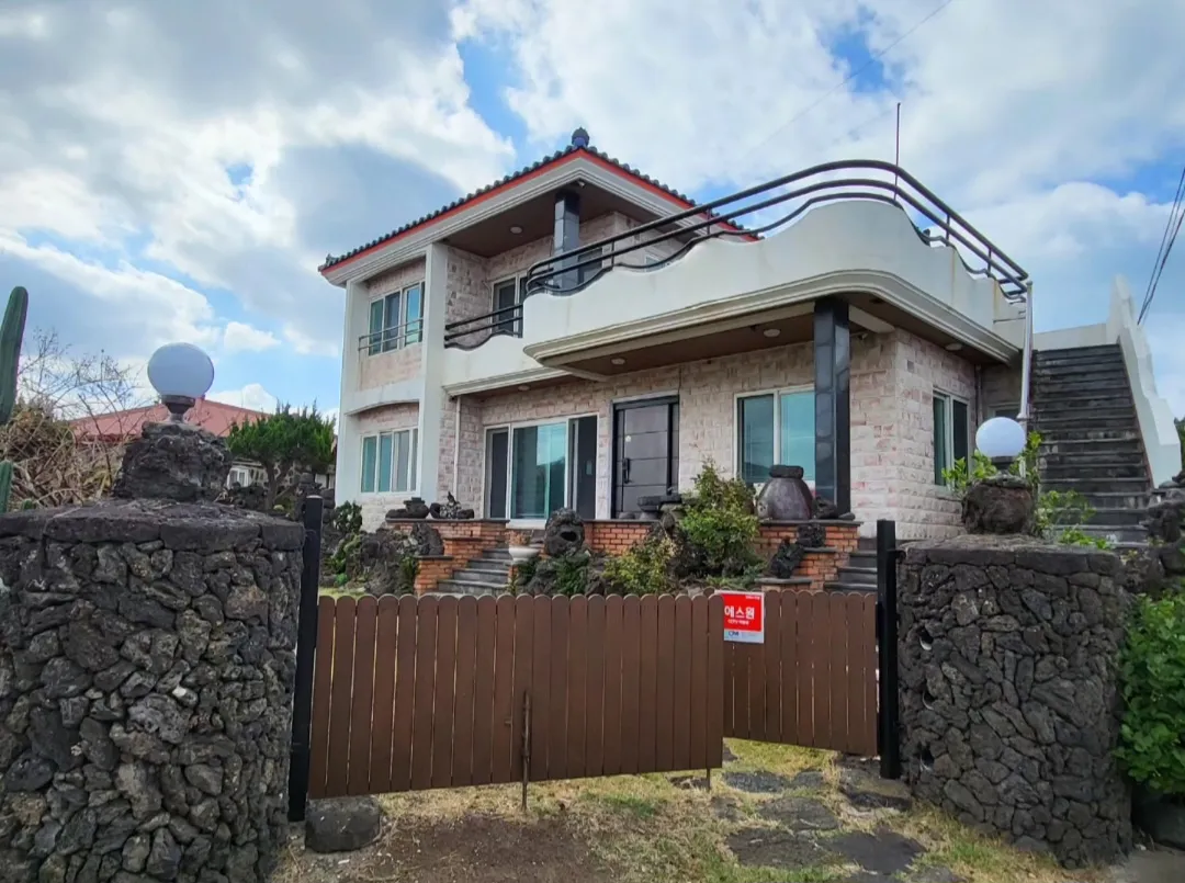 Hallim-eup Ocean View Two-Bedroom House