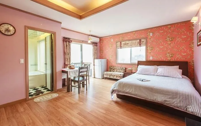 [Jecheon] Pension with Cheongpungho Lake right in front #Individual spa available #Swan 7