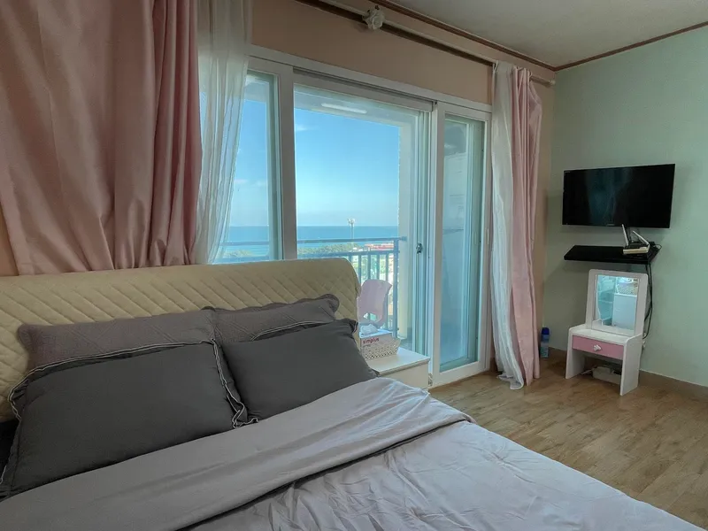 [Ulju, Ulsan] 3rd floor pink 1st pension with ocean view, 5 minutes walk from Ganjeolgot 7