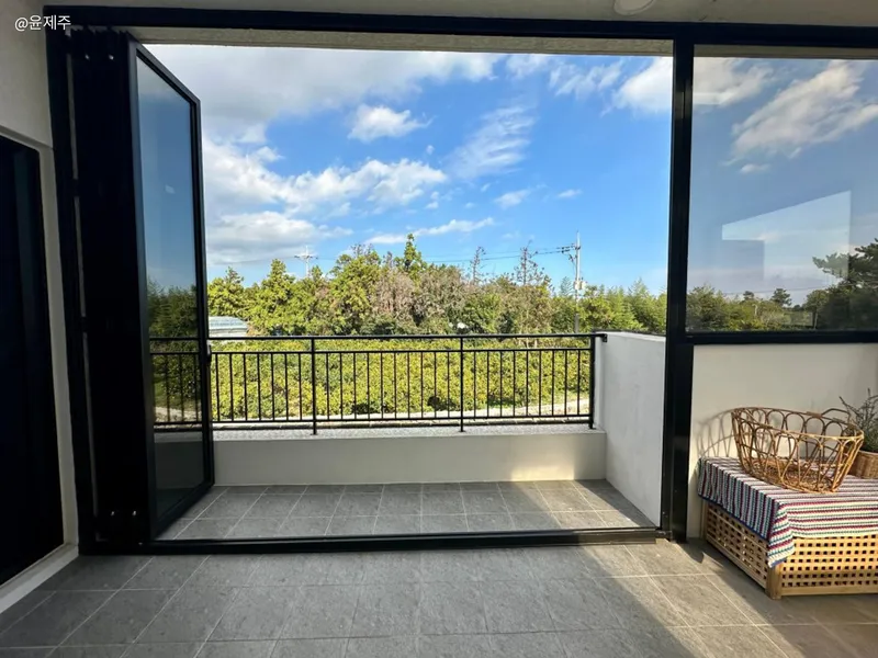 [Namwon, Seogwipo] A newly built two-story two-room detached house with an outdoor bathtub overlooking the rice fields on the 4th Olle Trail 4
