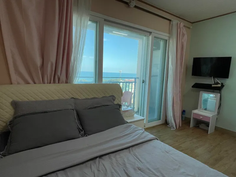 [Ulju, Ulsan] 3rd floor pink 1st pension with ocean view, 5 minutes walk from Ganjeolgot 8