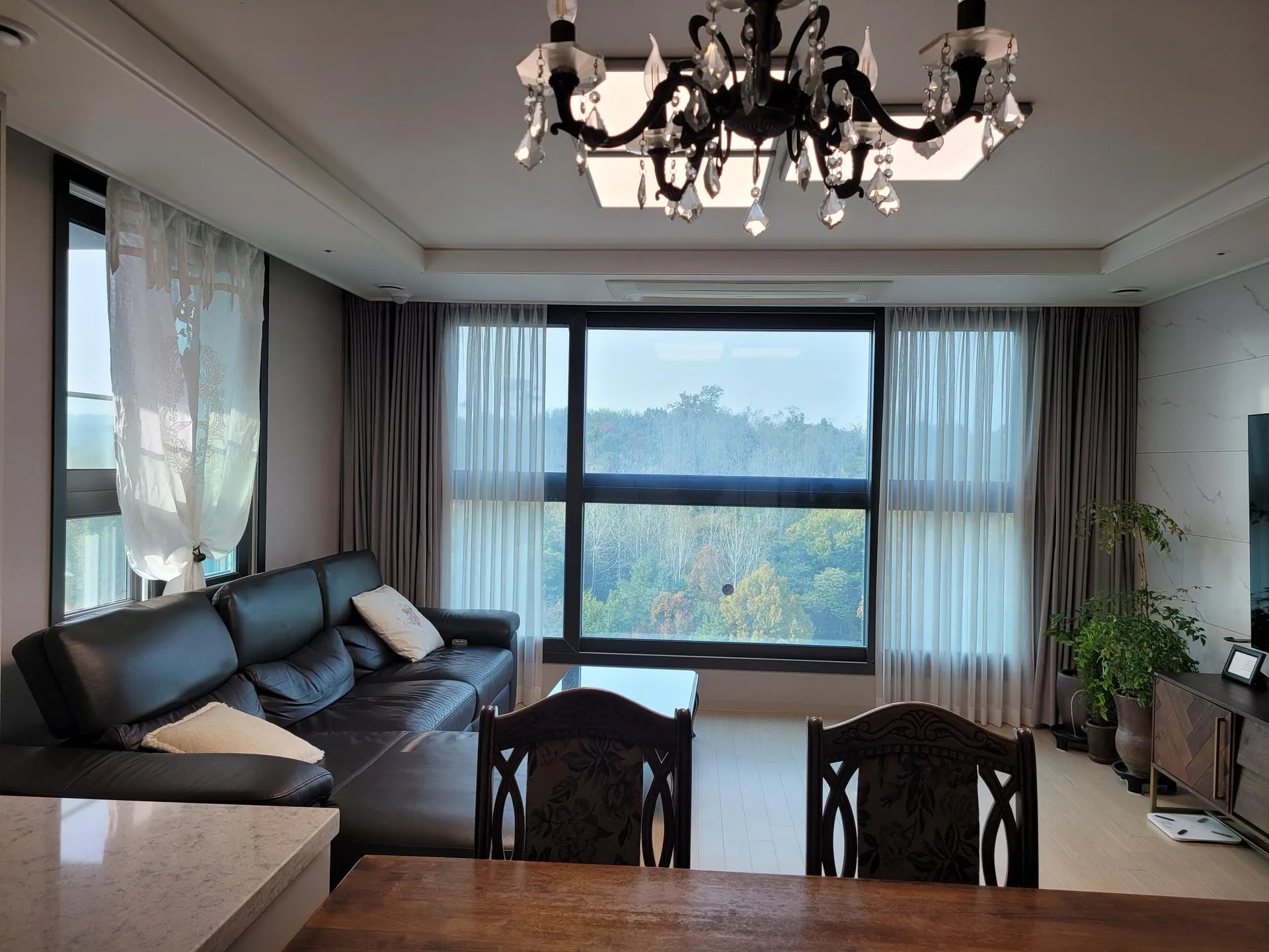 Sangil-dong Forest-View Three-Bedroom Apartment
