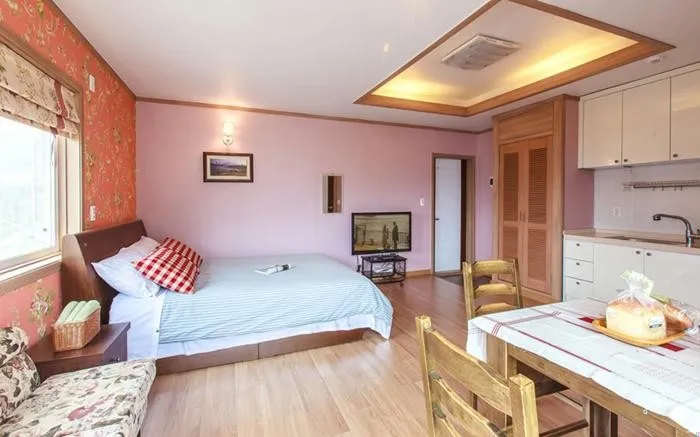 [Jecheon] Pension with Cheongpungho Lake right in front #Individual spa available #Swan 4