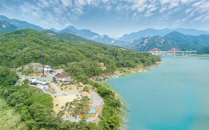 [충북 제천] 청풍호가 바로앞에 보이는 펜션 #물병 26