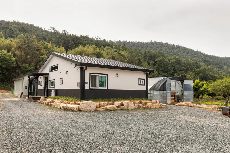 [전남 강진] 산바로아래에 위치한 공기좋은 원룸펜션 #산 #일주일전용 10