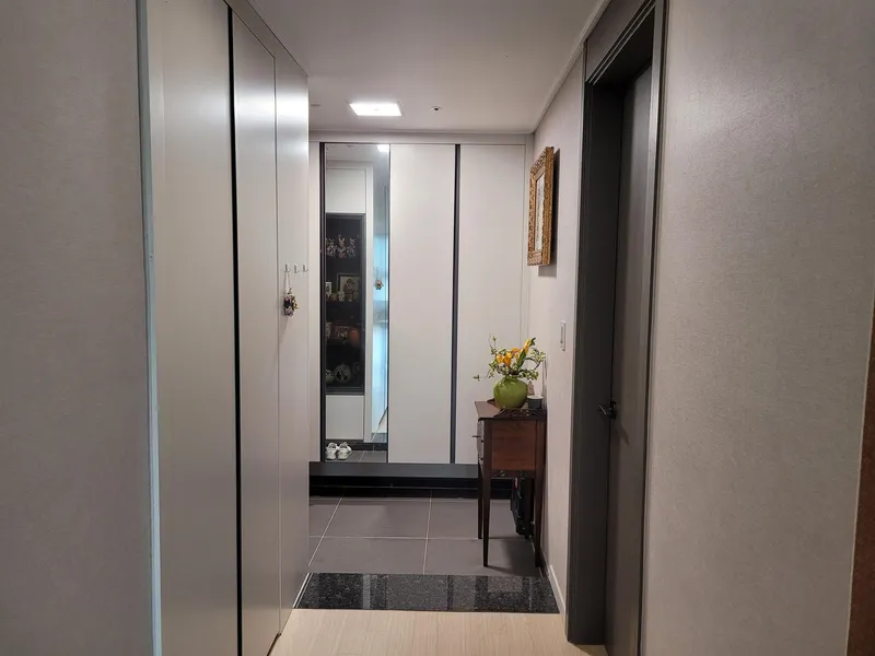 [Gangdong, Seoul] Newly built three-room apartment with forest view, 13th floor 15